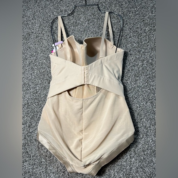 NWT Maidenform Ultra Firm Control Body Shaper with Convertible Bra Size 36D - Picture 6 of 7